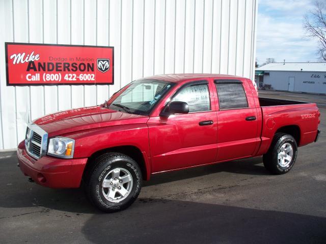 Dodge Dakota SLT Pickup