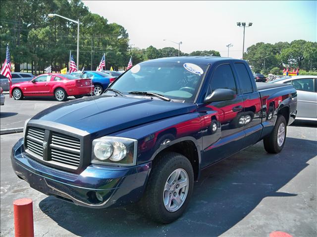 Dodge Dakota SLT 4-door 4WD Pickup