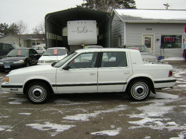 Dodge Dynasty 1989 photo 1