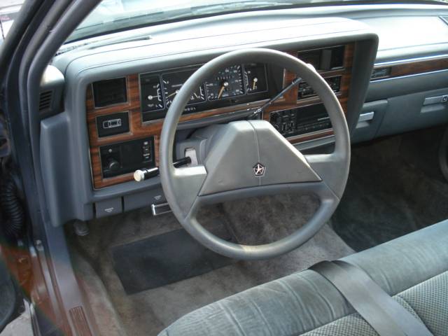 Dodge Dynasty 1989 photo 2