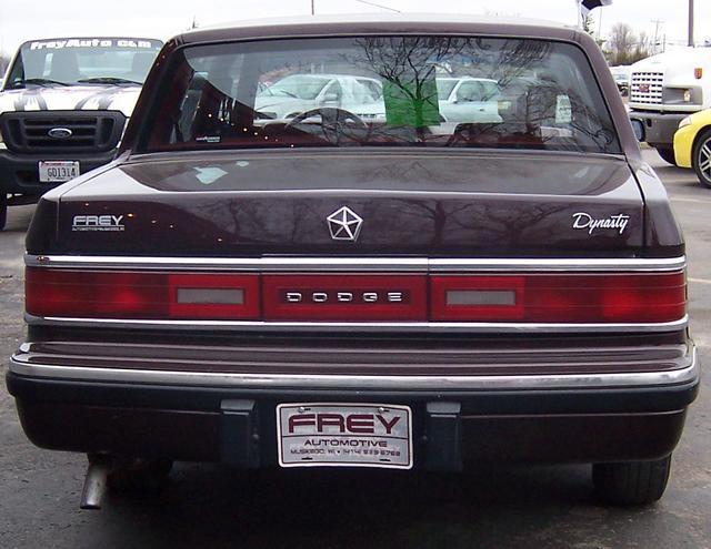 Dodge Dynasty 1992 photo 3