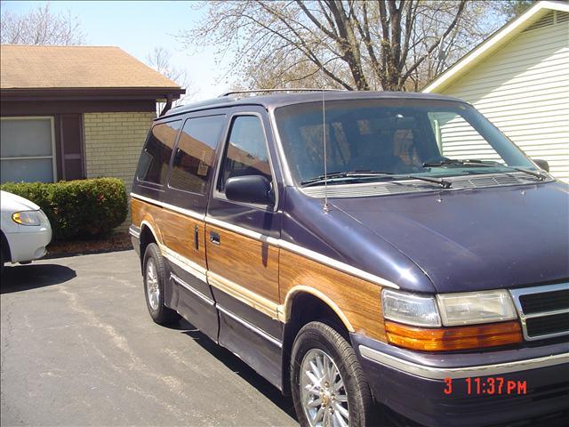 Dodge Grand Caravan 1993 photo 2