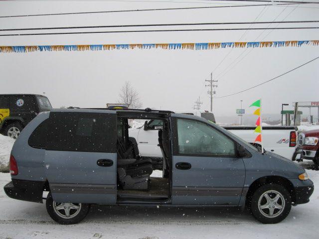 Dodge Grand Caravan 1996 photo 2