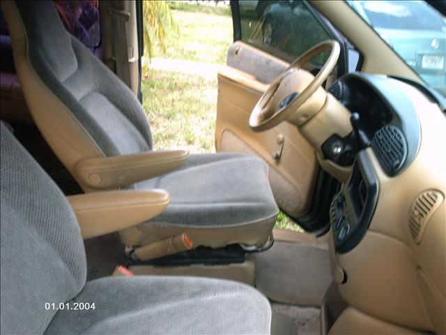 Dodge Grand Caravan 1996 photo 3