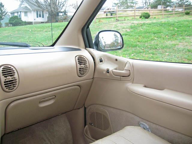 Dodge Grand Caravan 1996 photo 2