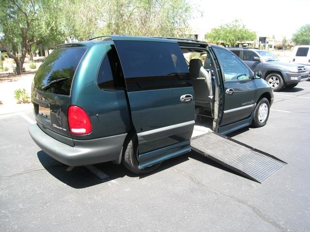 Dodge Grand Caravan 1998 photo 2