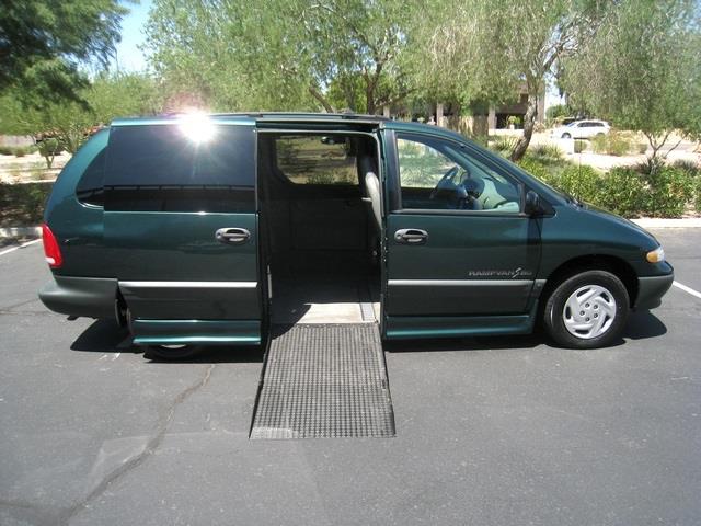 Dodge Grand Caravan 1998 photo 3