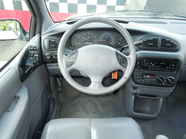 Dodge Grand Caravan 2000 photo 13