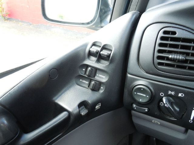 Dodge Grand Caravan 2000 photo 27