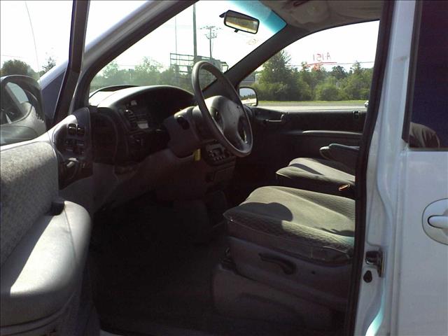 Dodge Grand Caravan 2000 photo 2