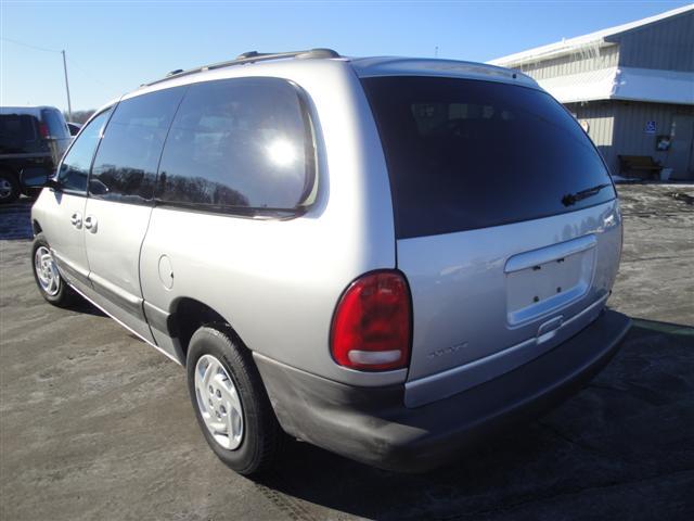 Dodge Grand Caravan 2000 photo 2