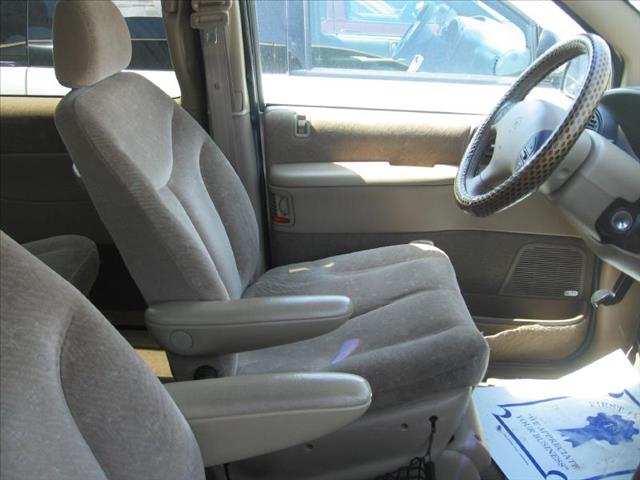 Dodge Grand Caravan 2000 photo 2