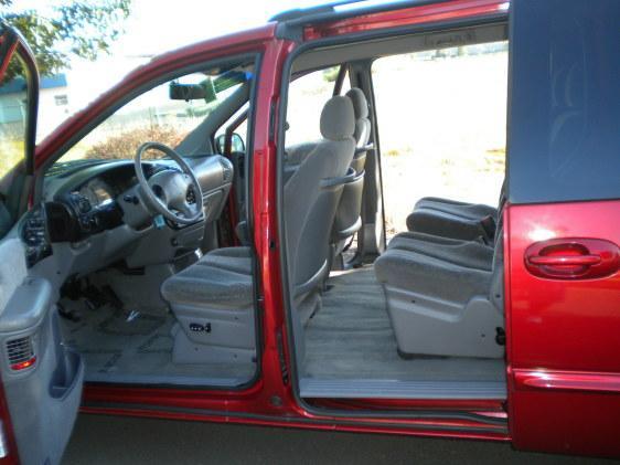 Dodge Grand Caravan 2000 photo 1