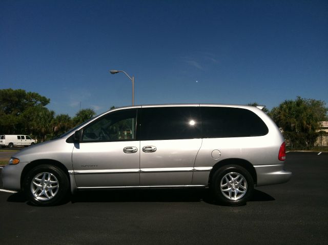 Dodge Grand Caravan 2000 photo 1