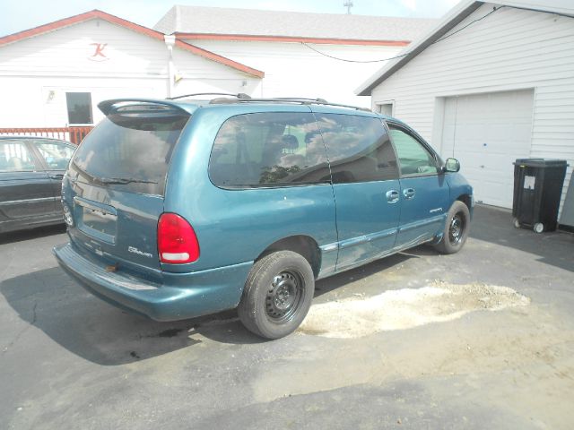 Dodge Grand Caravan 2000 photo 2