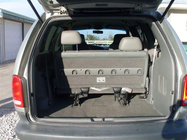 Dodge Grand Caravan 2000 photo 2