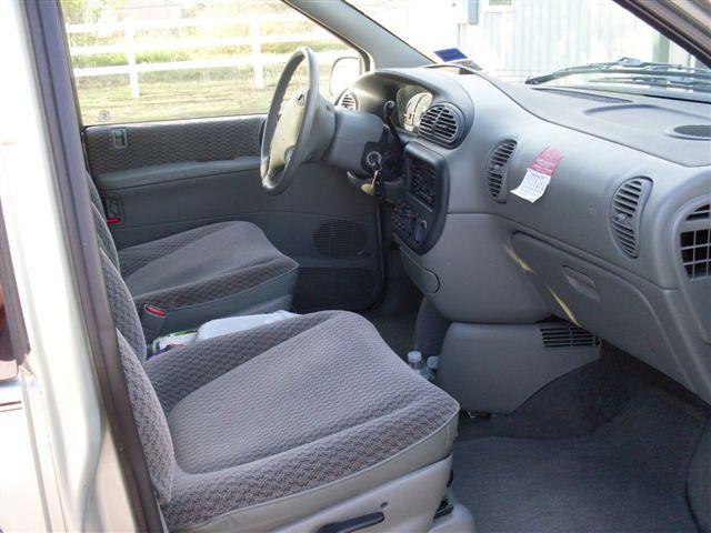 Dodge Grand Caravan 2000 photo 3