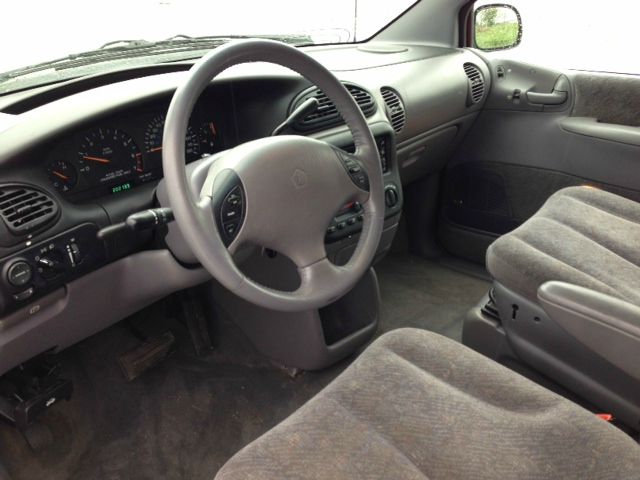 Dodge Grand Caravan 2000 photo 2