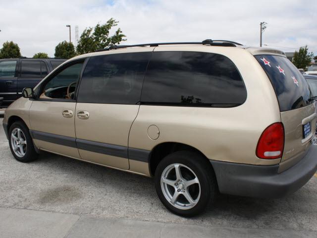 Dodge Grand Caravan 2000 photo 2