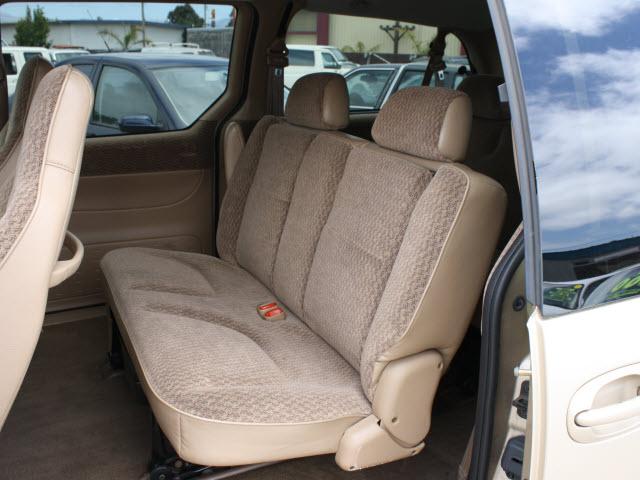 Dodge Grand Caravan 2000 photo 3