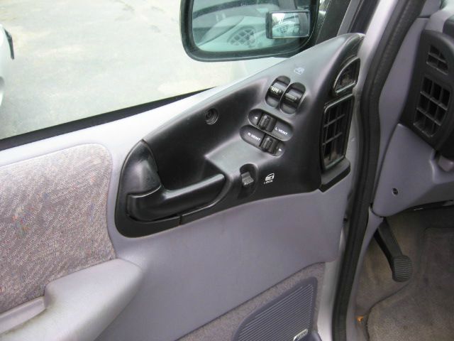 Dodge Grand Caravan 2000 photo 3