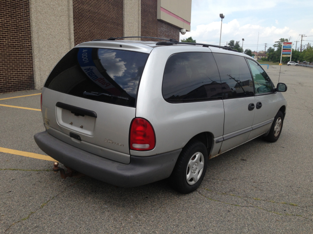 Dodge Grand Caravan 2000 photo 2