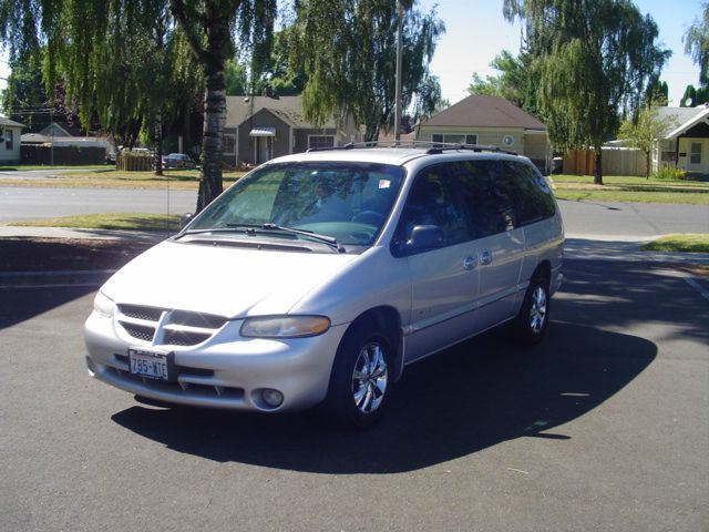 Dodge Grand Caravan 2000 photo 3