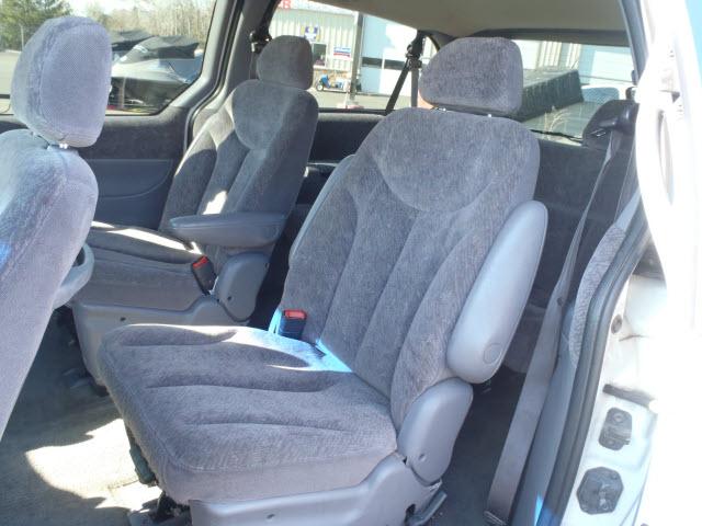 Dodge Grand Caravan 2000 photo 3