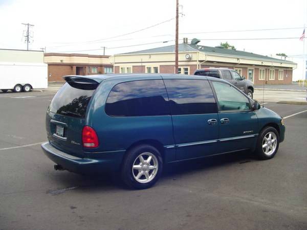 Dodge Grand Caravan 2000 photo 1