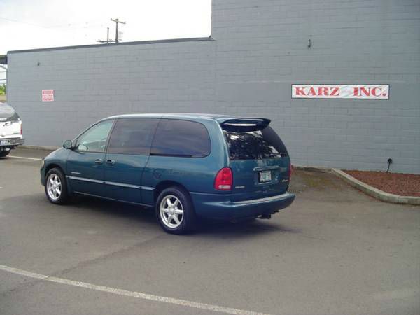 Dodge Grand Caravan 2000 photo 2