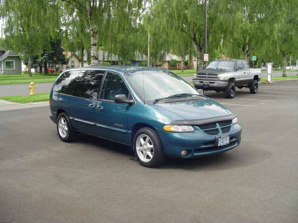 Dodge Grand Caravan 2000 photo 3