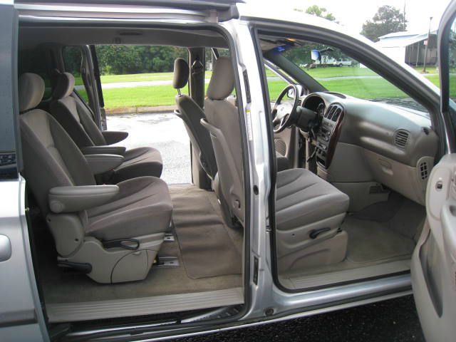 Dodge Grand Caravan 2001 photo 2