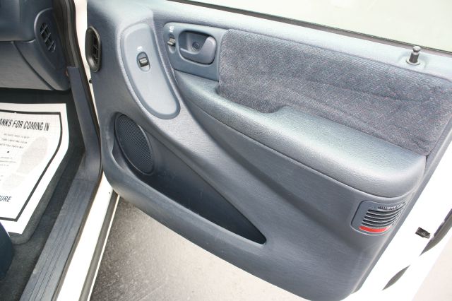 Dodge Grand Caravan 2001 photo 2