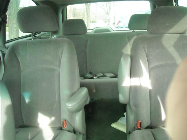 Dodge Grand Caravan 2002 photo 2