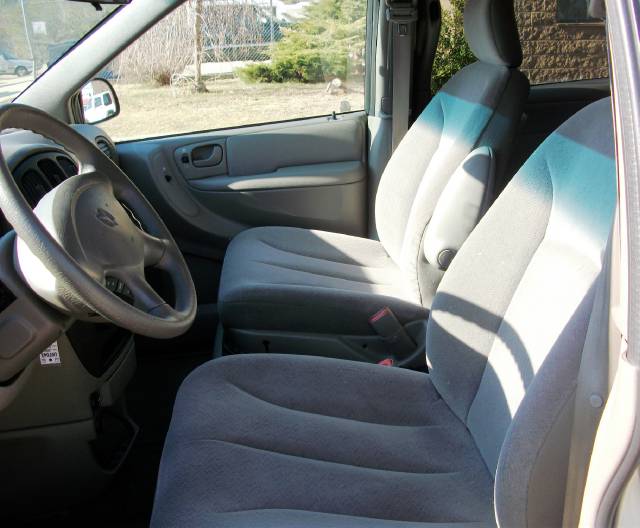 Dodge Grand Caravan 2002 photo 2