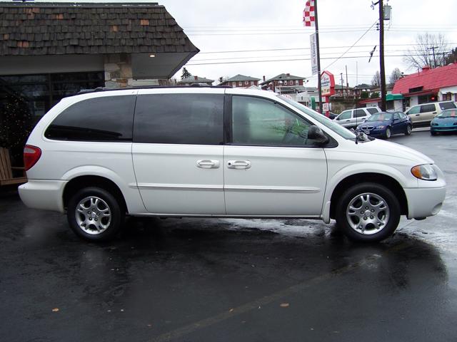 Dodge Grand Caravan 2002 photo 2