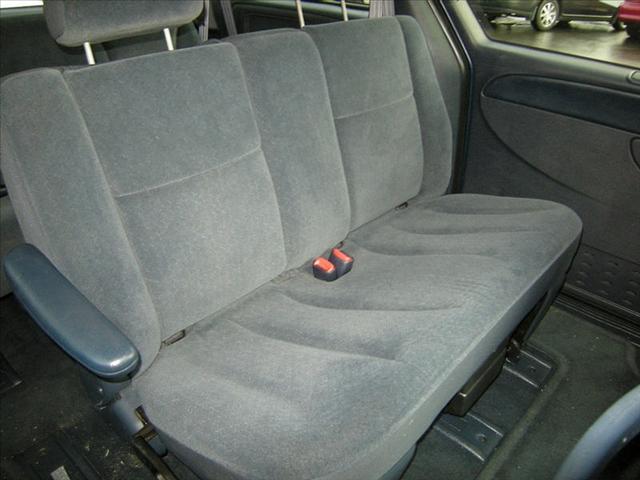 Dodge Grand Caravan 2002 photo 2