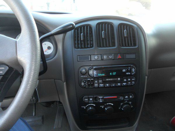 Dodge Grand Caravan 2002 photo 2