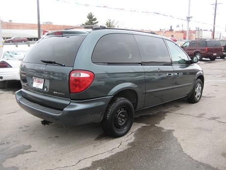 Dodge Grand Caravan 2002 photo 2