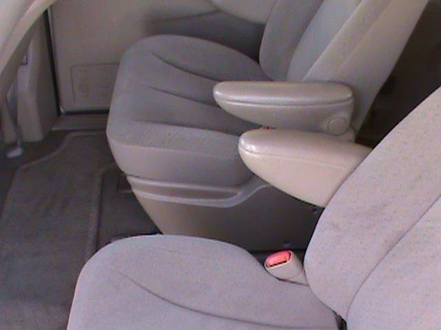 Dodge Grand Caravan 2002 photo 3