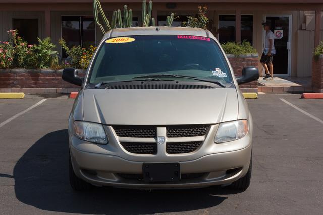 Dodge Grand Caravan 2002 photo 2