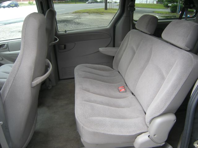 Dodge Grand Caravan 2002 photo 2