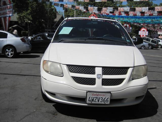 Dodge Grand Caravan 2002 photo 3