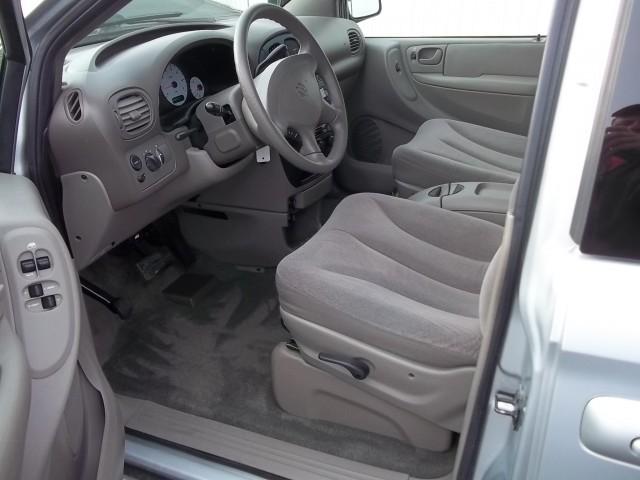 Dodge Grand Caravan 2002 photo 2