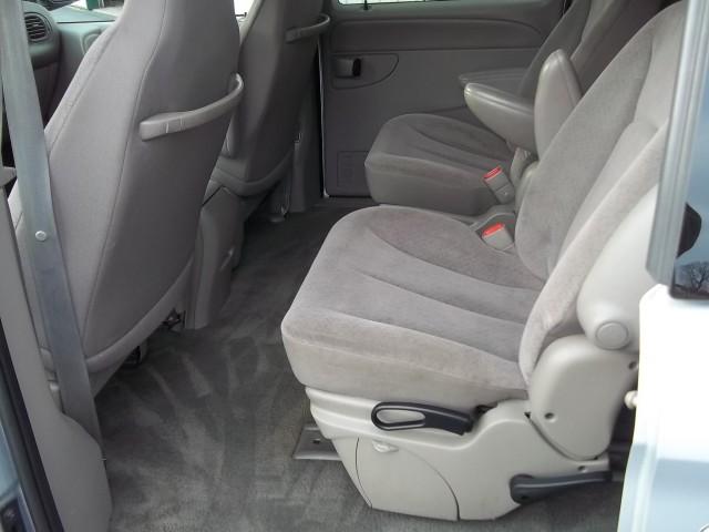 Dodge Grand Caravan 2002 photo 3