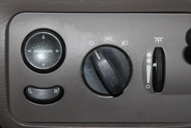 Dodge Grand Caravan 2002 photo 11