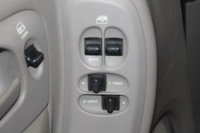 Dodge Grand Caravan 2002 photo 13