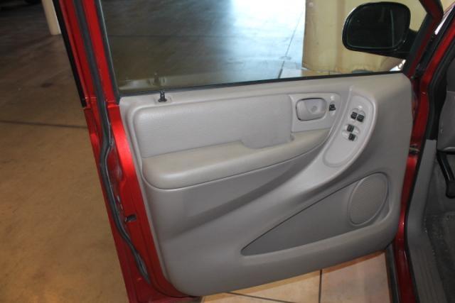 Dodge Grand Caravan 2002 photo 9