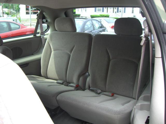 Dodge Grand Caravan 2002 photo 2