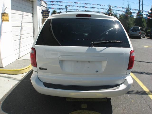 Dodge Grand Caravan 2002 photo 2